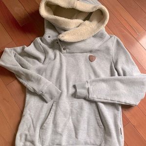 SOLD! Wanakome sweatshirt ☀️